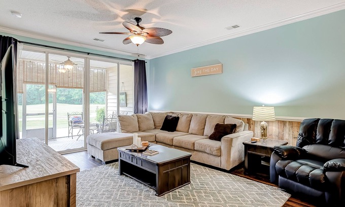 Red Hill Condo | Fairway-view condo with screened porch, AC, W/D, pool, hot tub, & tennis