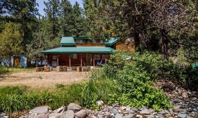 Mammoth Creek Cabin | Fall by the creek is perfect for the family!