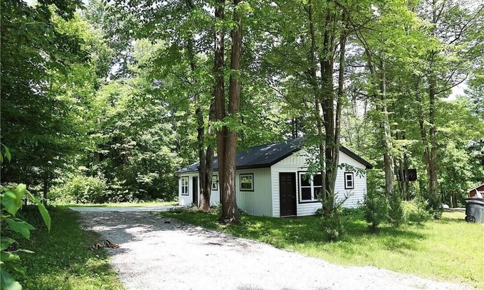 Carrollton Cottage | Fall, fireplace, fire pit @Leesville Lake 2 Private Bdrms NO Stairs