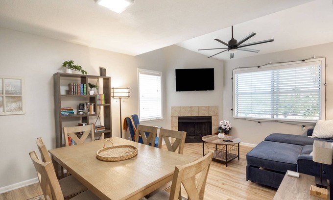 Clear Lake Shores Condo | Fall for Galveston 15% Off Your Stay This Season