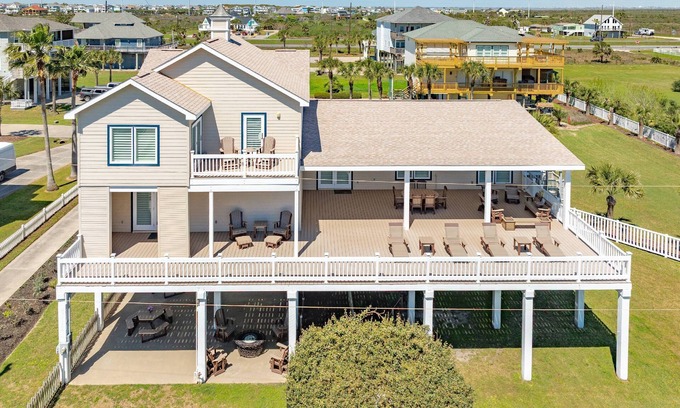 Pirates Beach House | Fall for Galveston 15% Off Your Stay This Season