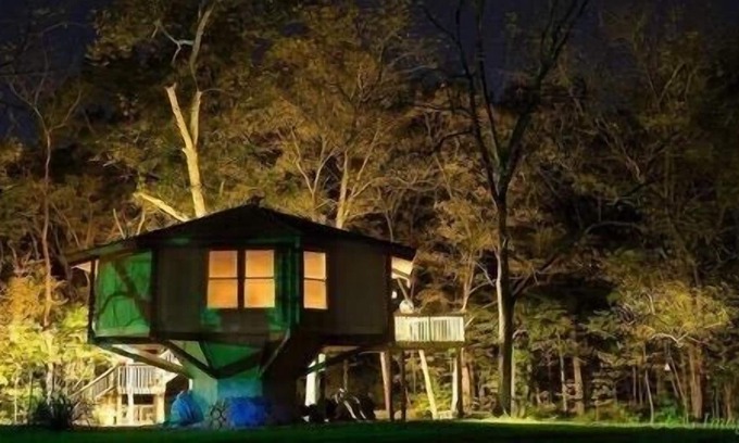 Attica House | Fall FUN in Creekside Treehouse w Hot Tub, Bonfires, Pets OK