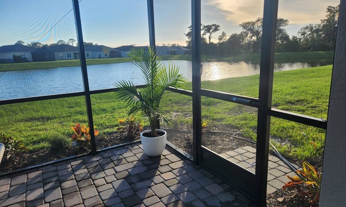 Parrish Villa | FALL GETAWAY New 3-Bedroom Villa Pet Friendly Laundry AC, Lanai, Grill, 3 Pools!
