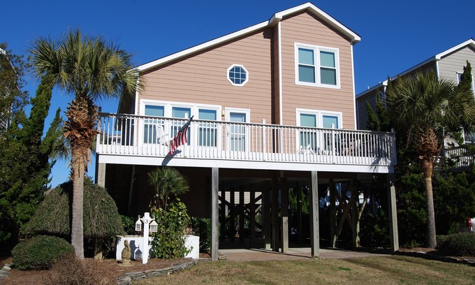 Ocean Isle Beach House | FALL GETAWAYS! - CLOSE BEACH ACCESS - Beautiful Island Park 4 Bedroom Home