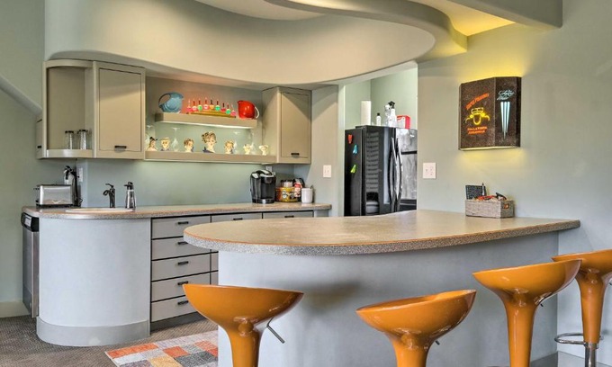 Bella Vista House | Falling Water Chalet Upper Unit Near Bike Trails!