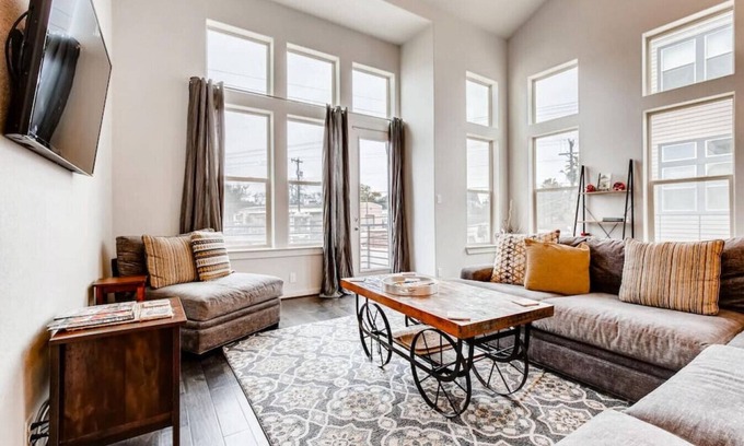 Tobin Hill House | Fam Friendly 5 BDRM Home Blocks to Pearl, Riverwalk, and Convention Center!
