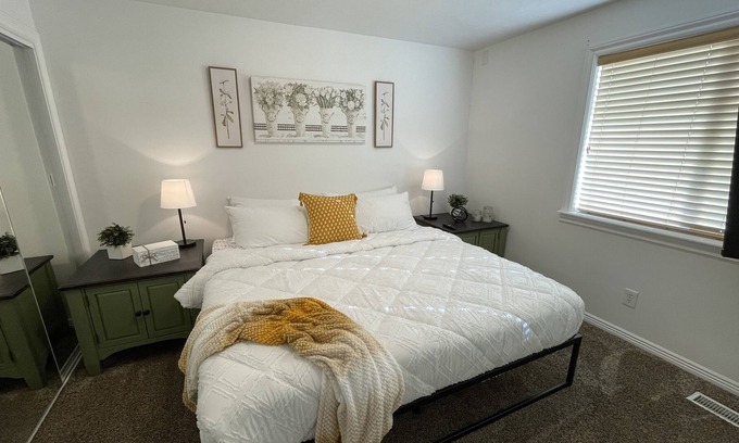 Taylorsville House | Fam & pet friendly next to park