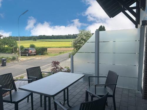Bodenbach Apartment | Familien-Apartment Bodanum für 4 Personen - mit eigener Terrasse - naturnahe Ortsrandlage - Arbeitsplatz mit VDSL - 10 min zum Nürburgring