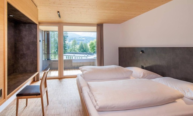 Pfons House | Familienzimmer Komfort mit Balkon - Gästehaus St. Michael