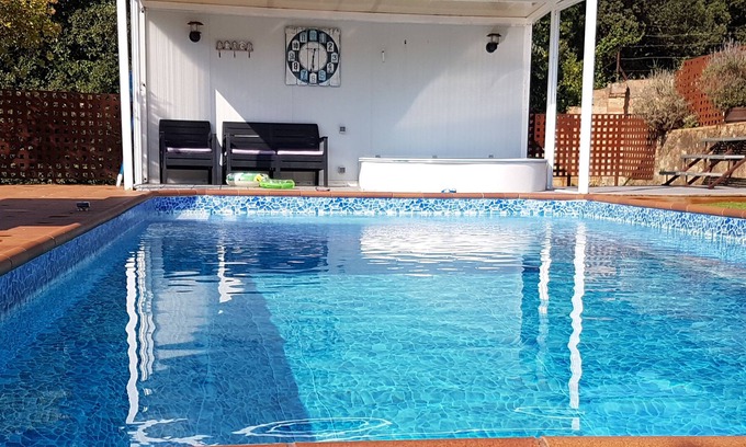 Ordis Cottage | Families: 5 rooms + bath, private heated pool, jacuzzi, games area