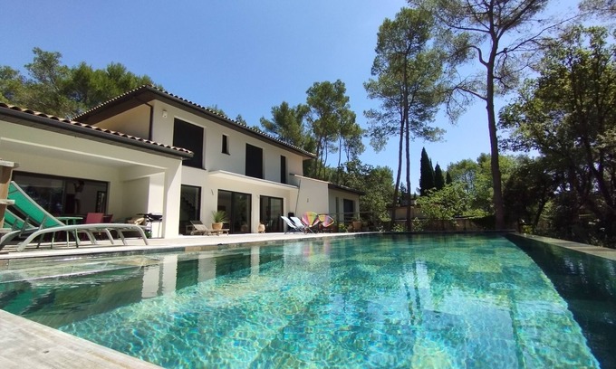 Saint-Vincent-de-Barbeyrargues Villa | Familly home with large pool and garden near Montpellier
