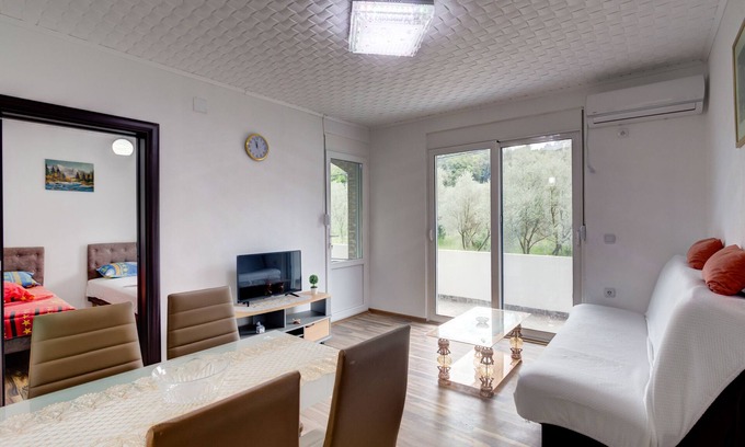 Utjeha Apartment | Family 2BR Apartment close to Utjeha beach