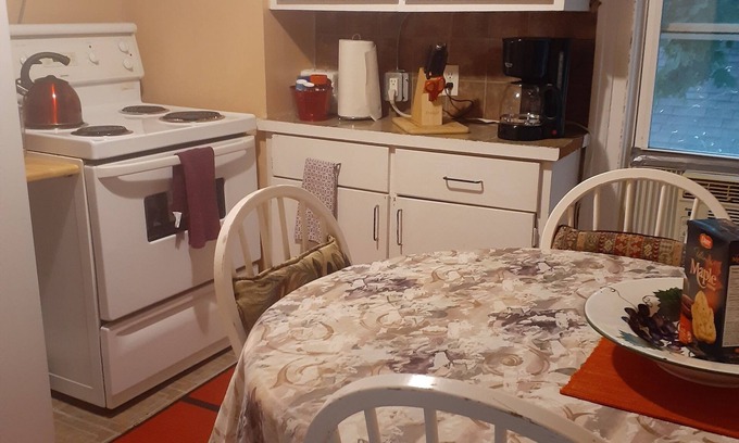 Brampton Apartment | Family Accommodations in Downtown Brampton.