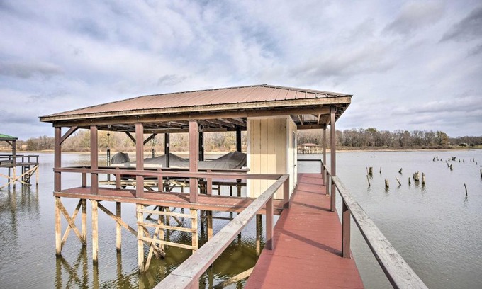 Alba House | Family Alba Home with Boat Dock on Lake Fork!