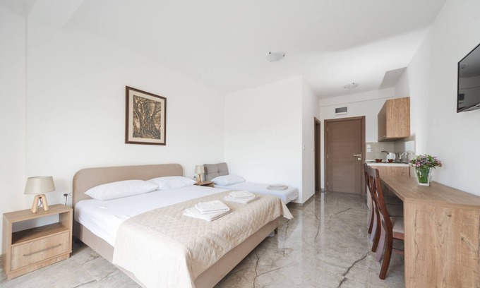 Petrovac Apartment | Family and couple-friendly apartment in Petrovac with the sea view