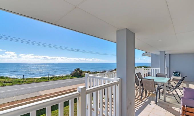 Halls Head House | Family and pet friendly beachfront accommodation, lovely summer breaks