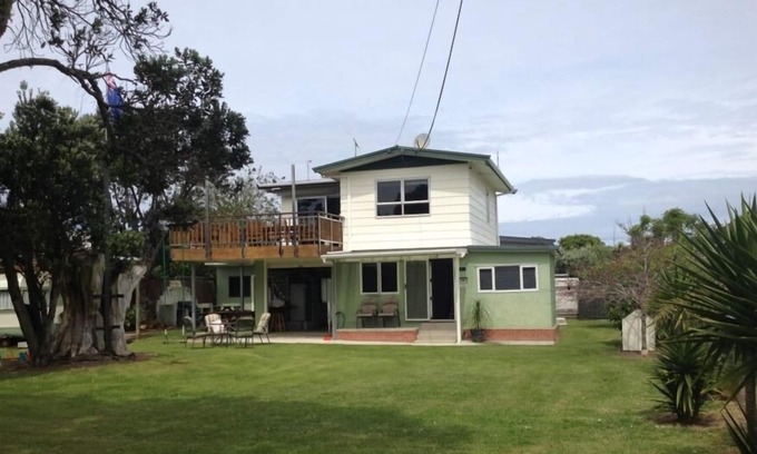 Matapouri House | Family Bach by the Beach