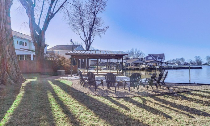 Summit Station House | Family Buckeye Lake Retreat: Game Room & Fire Pit!