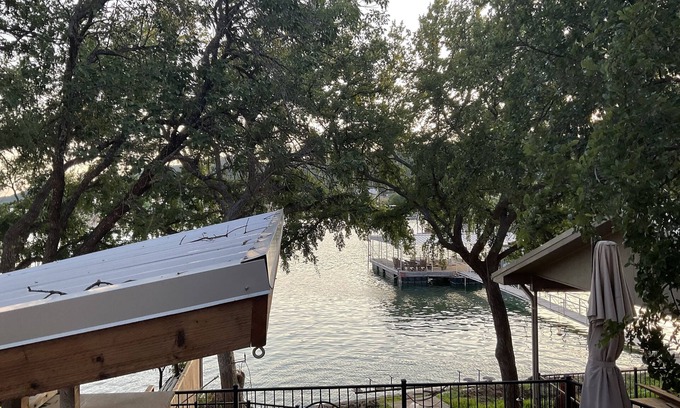 Graford Other | Family Bunkhouse 🚤 Option To Use Next Door Covered Boat Dock If Available 🚤