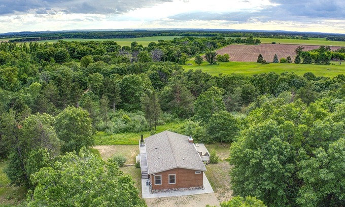 Wisconsin Dells House | Family Cabin Escape with Games Near the Dells