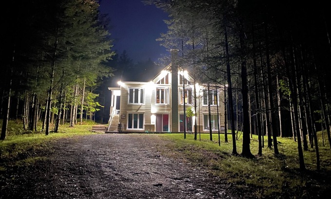 Georgeville Ski Chalet | Family chalet in the woods, rental 31 nights+, sleeps 12