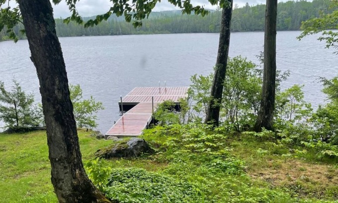 Mont-Laurier Ski Chalet | Family Chalet with dock on the edge of a lake