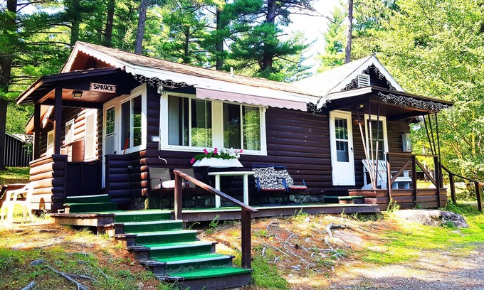 Wilmington Ski Chalet | Family Chalet with Fireplace