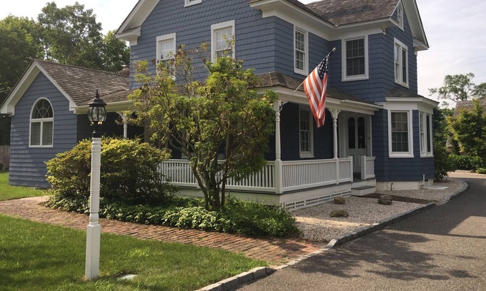 Westhampton House | Family Compound in Westhampton
