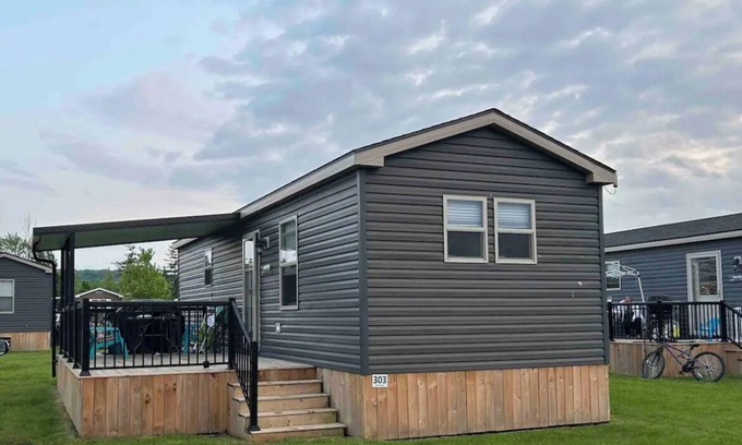 Niagara-on-the-Lake Cabin | FAMILY COTTAGE AT VINERIDGE RESORT NIAGARA ON THE LAKE