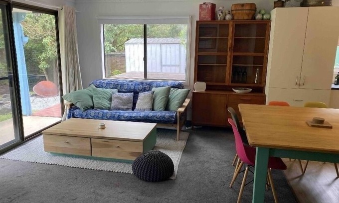 South Durras House | Family cottage, 8 minutes from the beach, pet friendly