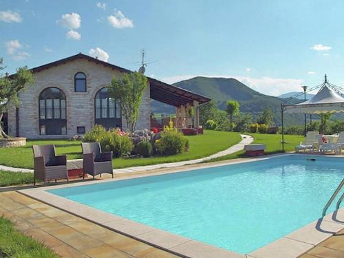 Furlo House | Family Cottage in Cagli with Pool