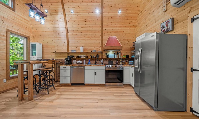 Hot Springs Village Cabin | Family Escape in the Forest – Hot Tub, Fire Pit, Loft for Kids & Peaceful Views