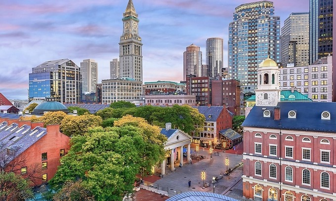 Government Center House | Family Escapade! 3 Classy Units, Minutes To Carson Beach & Boston Public Garden!