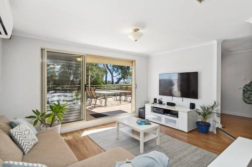 Silver Sands House | Family Escape Walk To Beach Park Views