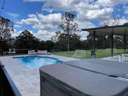 Lovedale House | Family Farm Retreat Hot Tub Pool Fire Pit