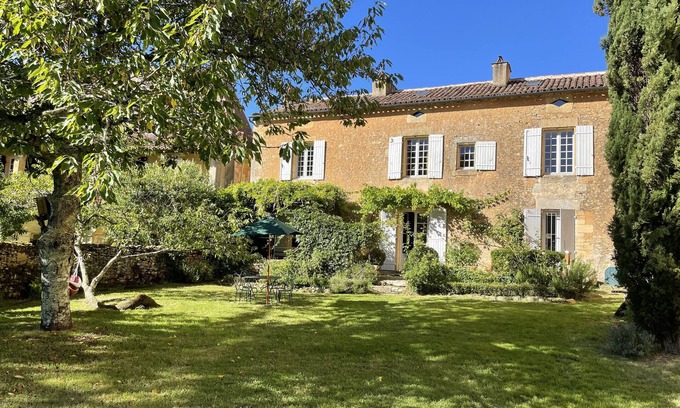 Sainte-Alvere House | Family house in a village with swimming pool in Périgord, sleeps 12