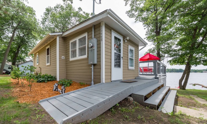 Zimmerman Cabin | FAMILY friendly 1 bedroom cabin in a quiet neighborhood. all year cabin