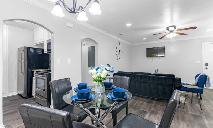 Arlington Apartment | Family Friendly 2bdrm-Walk To At&t/Cowboys Stadium