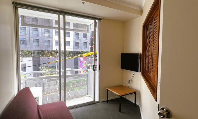 Carlton South Apartment | Family-Friendly 2BR Apartment for 4 | Melbourne CBD
