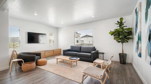 American Fork House | Family-Friendly 3-Story Home Sleeps 8
