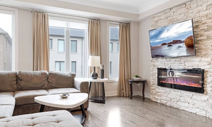 Lakeview House | Family-Friendly 3BR Mississauga Home w/Parking