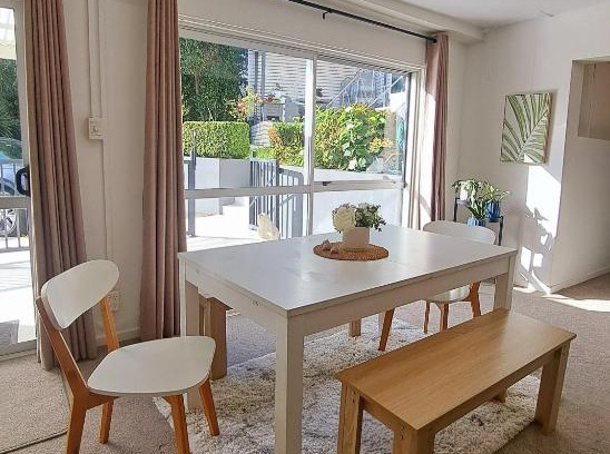 Murrays Bay Apartment | family friendly 3BR flat - 3min walk to the beach - self contained