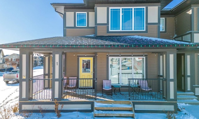 Cochrane House | Family-Friendly 3BR: Rockies Fun & Cochrane Charm