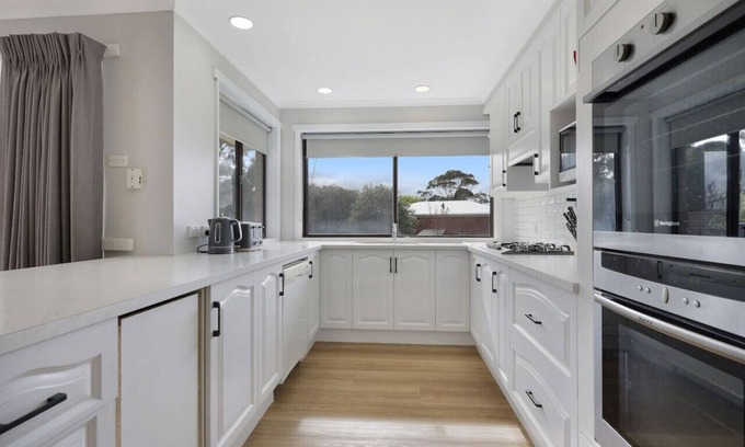Warrnambool House | Family friendly 5 bedroom house with large yard