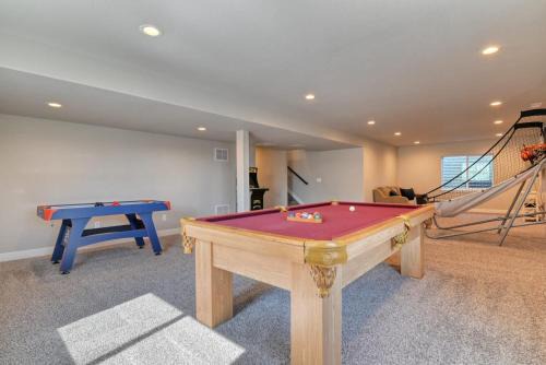 Colorado Springs House | Family friendly 5bd3bath 3CarGarage GameRoom