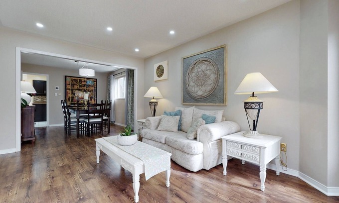 Whitby House | FAMILY FRIENDLY 7-Bed 3.5 Bath, Office, WIFI, Pool, BBQ, Patio VACATION PROPERTY