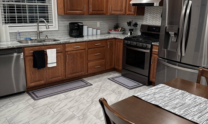 Rimmon Heights Apartment | Family friendly Apartment! Close to downtown events without the noise!