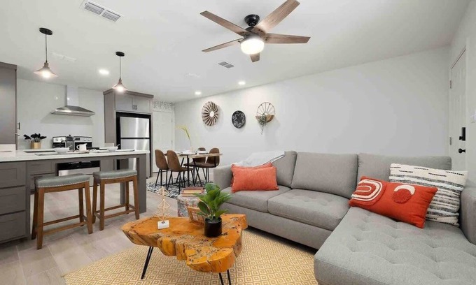Edinburg Apartment | Family-Friendly Apartment in the Heart of Edinburg!