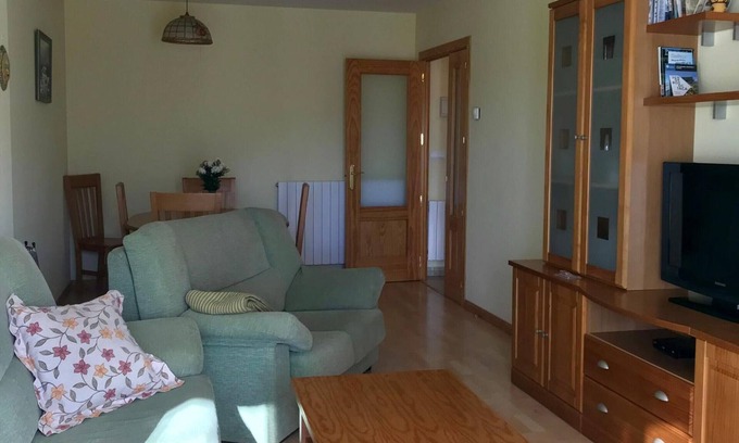 Jaca Apartment | Family-Friendly Apartment with Pool, Balcony, and Parking in Jaca