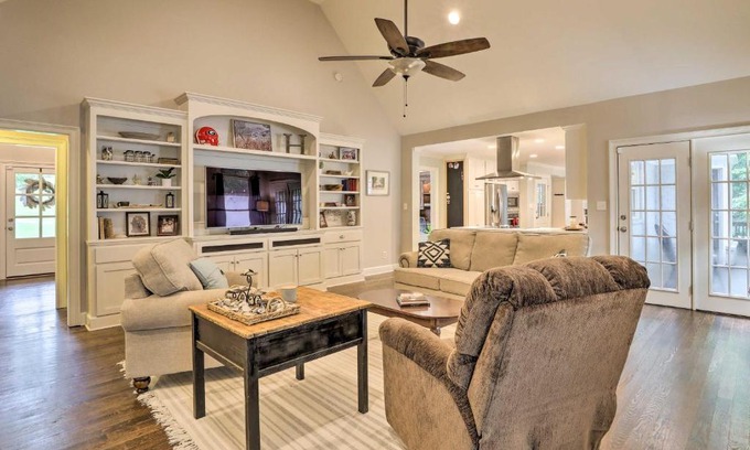 Athens House | Family-Friendly Athens Escape about 2 Mi to UGA!